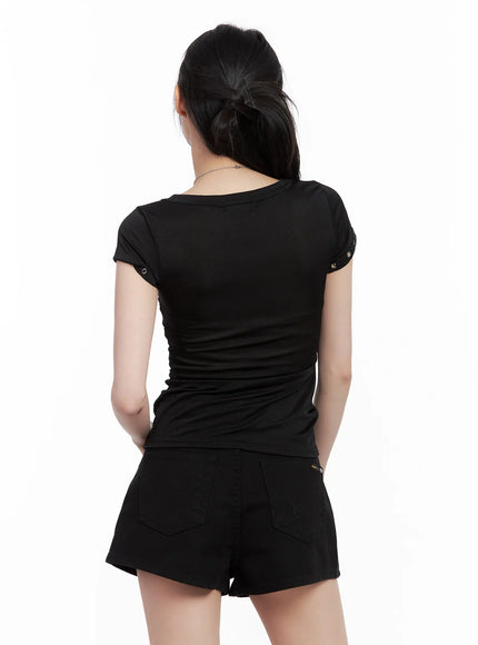 studded-eyelet-slim-fit-tee-cl501