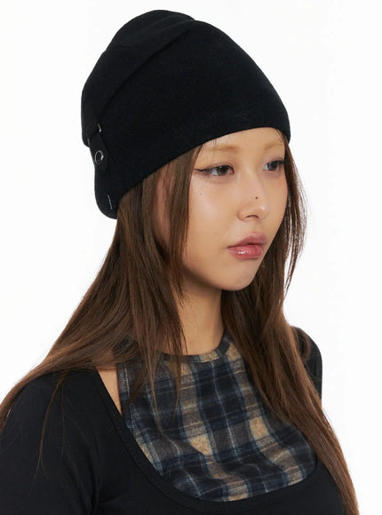 black-strap-beanie-in528