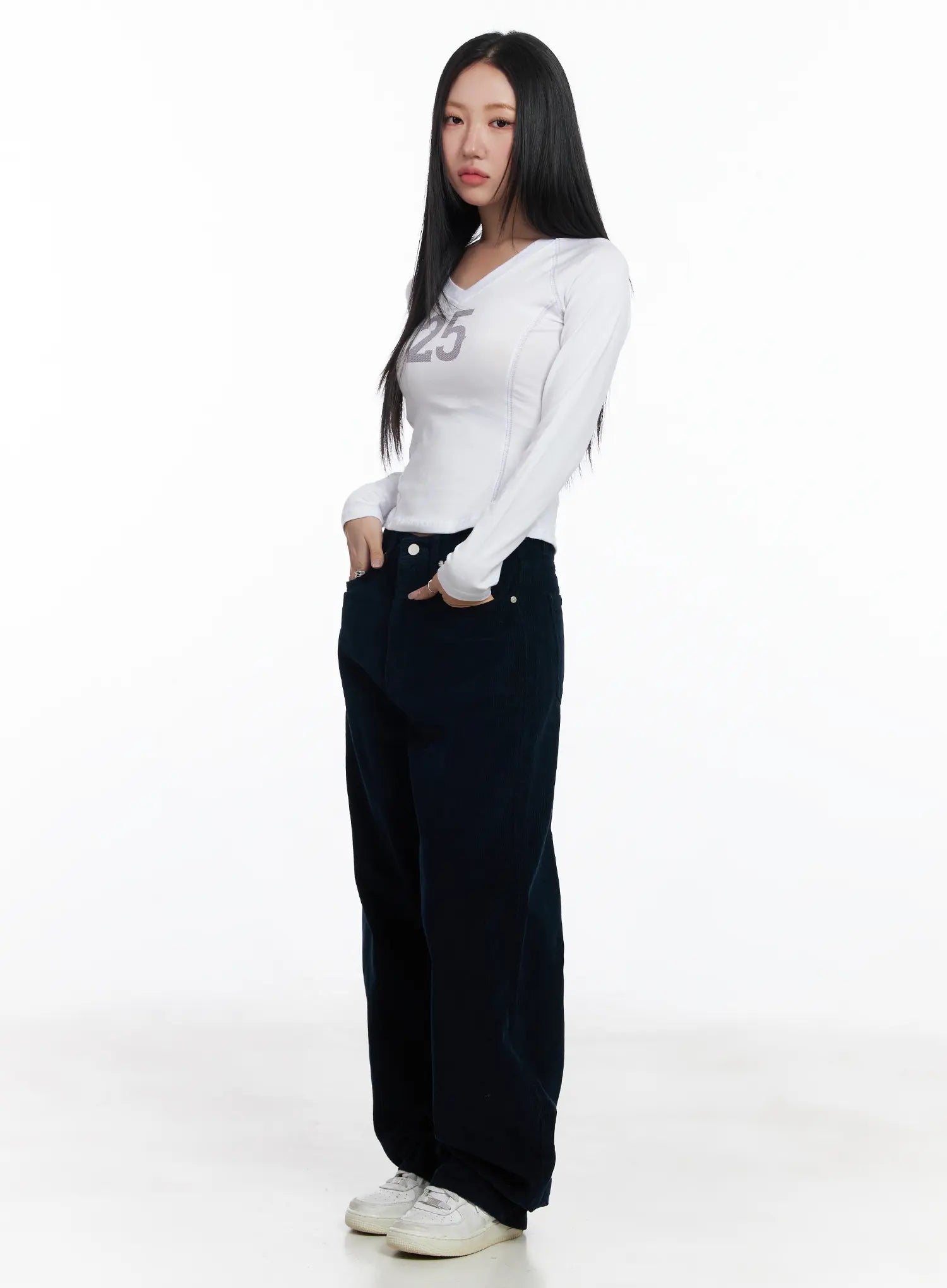 graphic-v-neck-long-sleeve-cj514