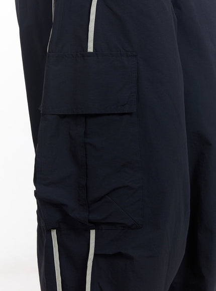 men-s-cargo-balloon-fit-windbreaker-pants-dark-blue-iu512