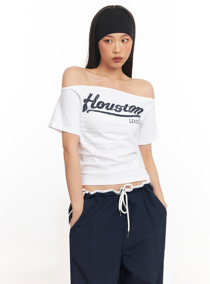 cotton-graphic-off-shoulder-t-shirt-ia507