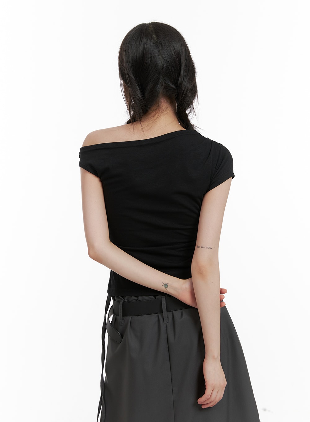 twisted-asymmetrical-neck-short-sleeve-top-ca418