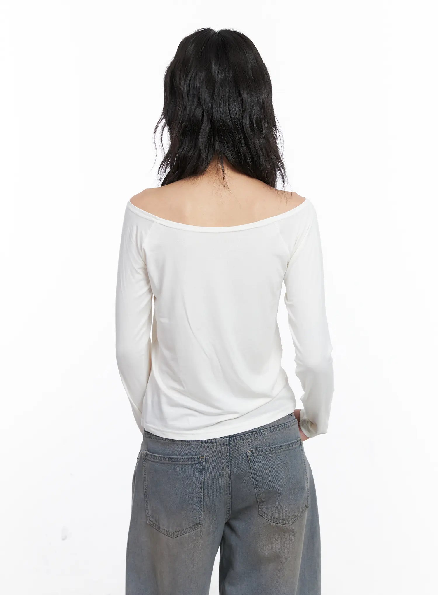 graphic-off-shoulder-long-sleeve-tee-cc1809