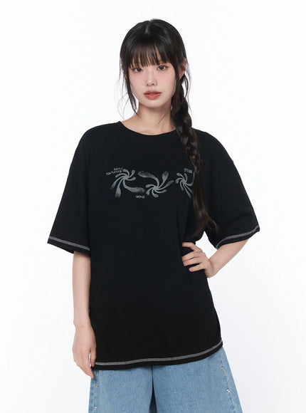 loose-fit-graphic-stitch-t-shirt-ca529 / Black
