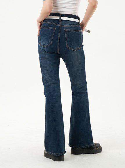 Bootcut-Jeans in dunkler Waschung CA328