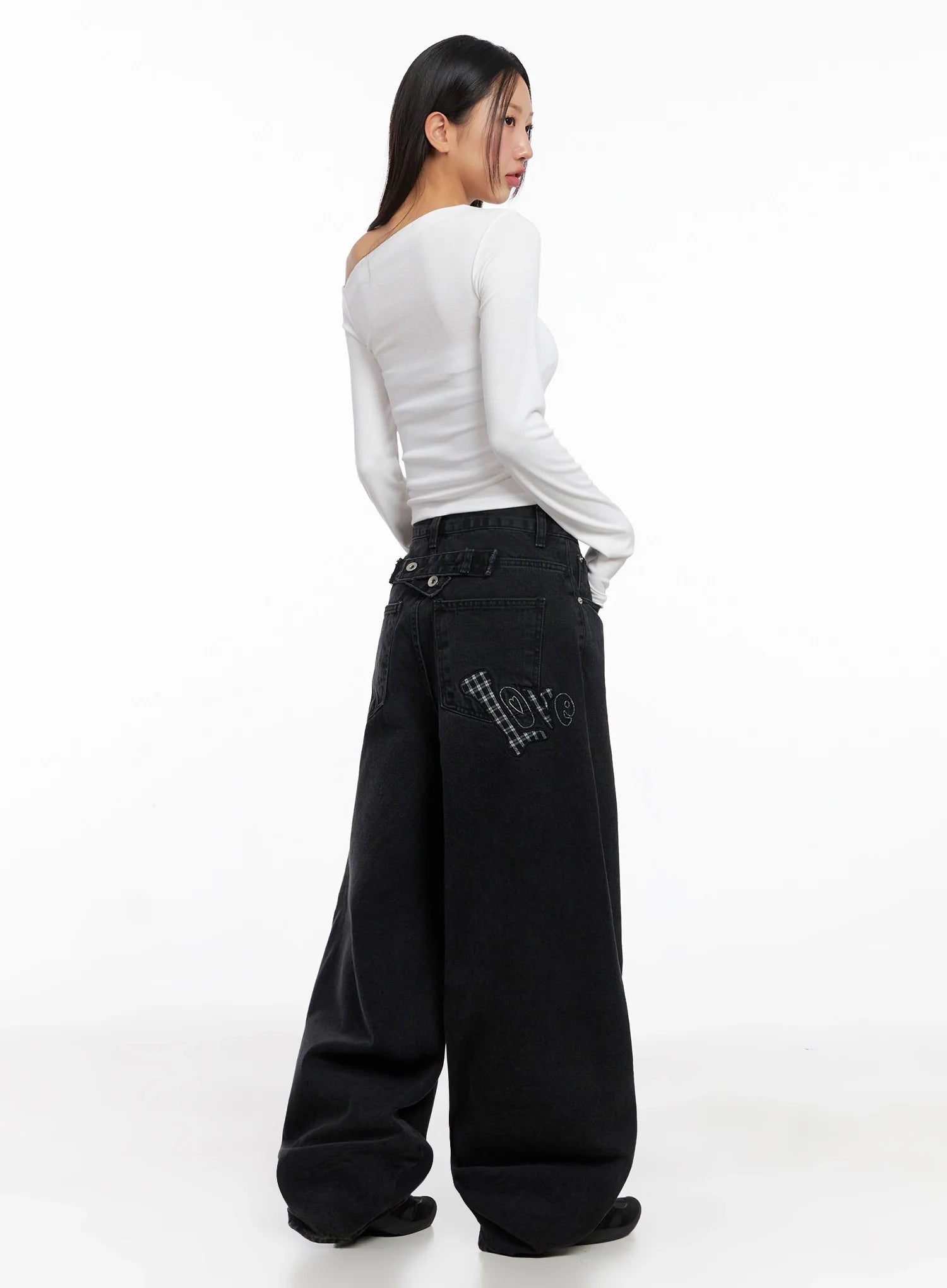 sunwoo-embroidered-wide-leg-jeans-ig528