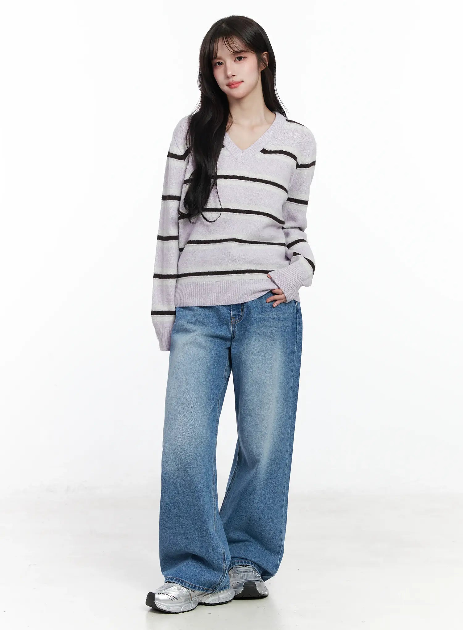 striped-v-neck-knit-sweater-ij529