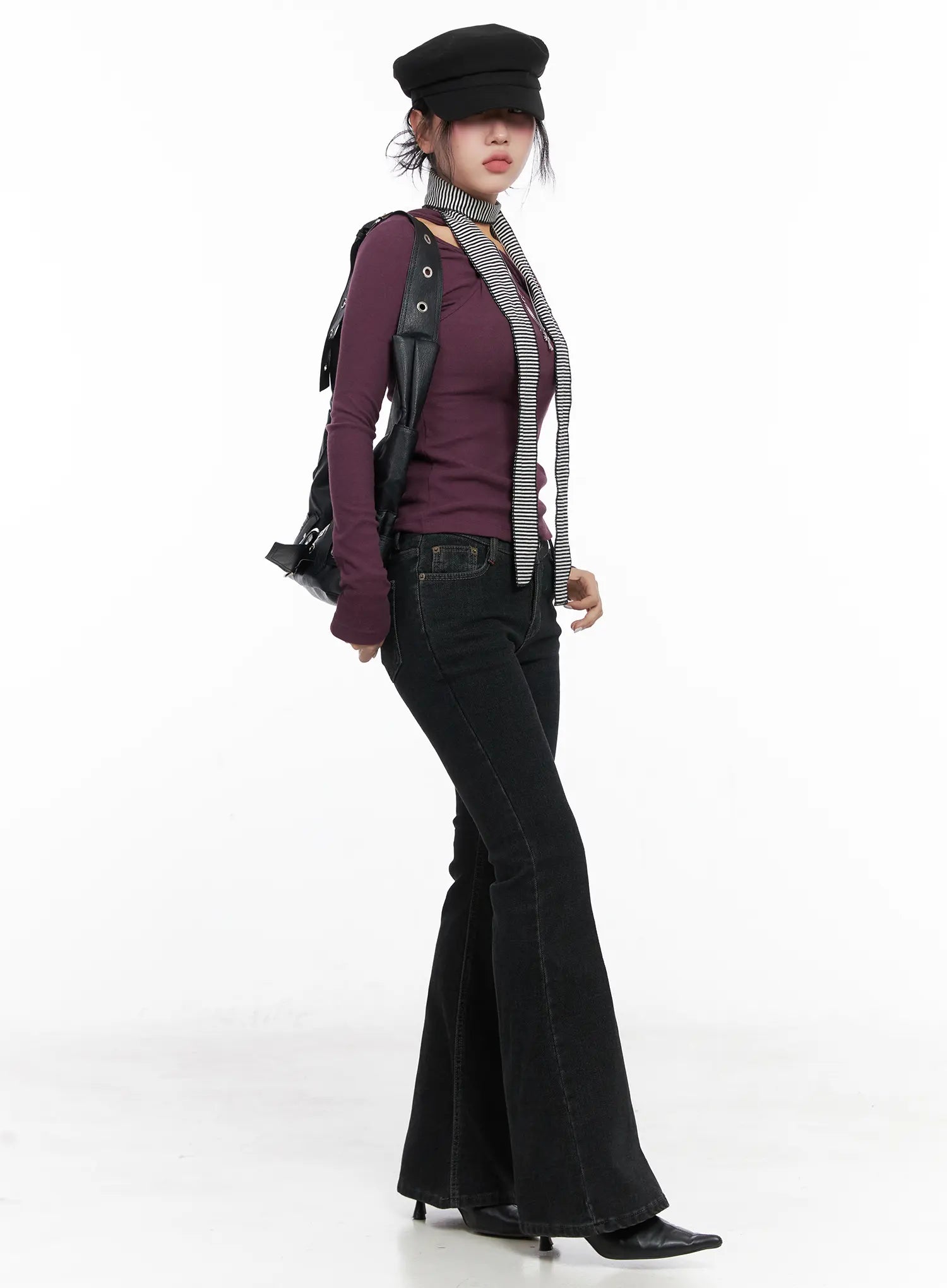 inaya-low-rise-flared-hip-pad-jeans-cn514