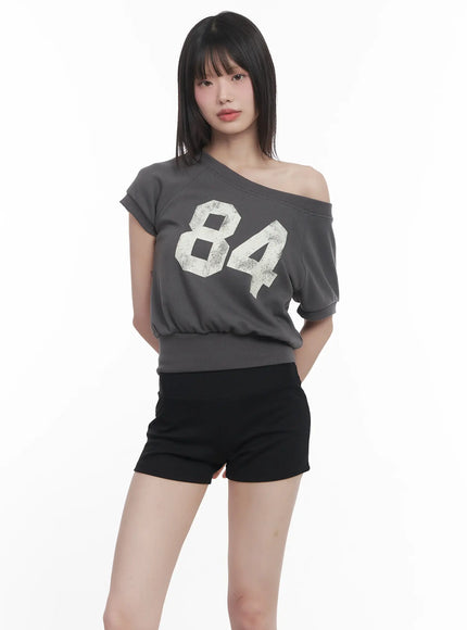 asymmetric-graphic-relaxed-fit-crop-top-cu518