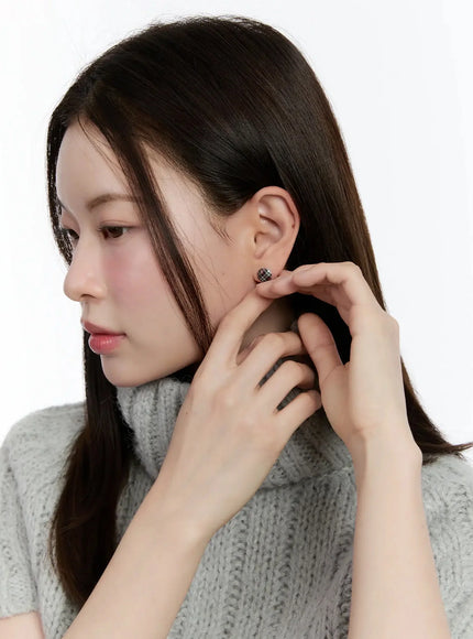 plaid-button-earrings-id526