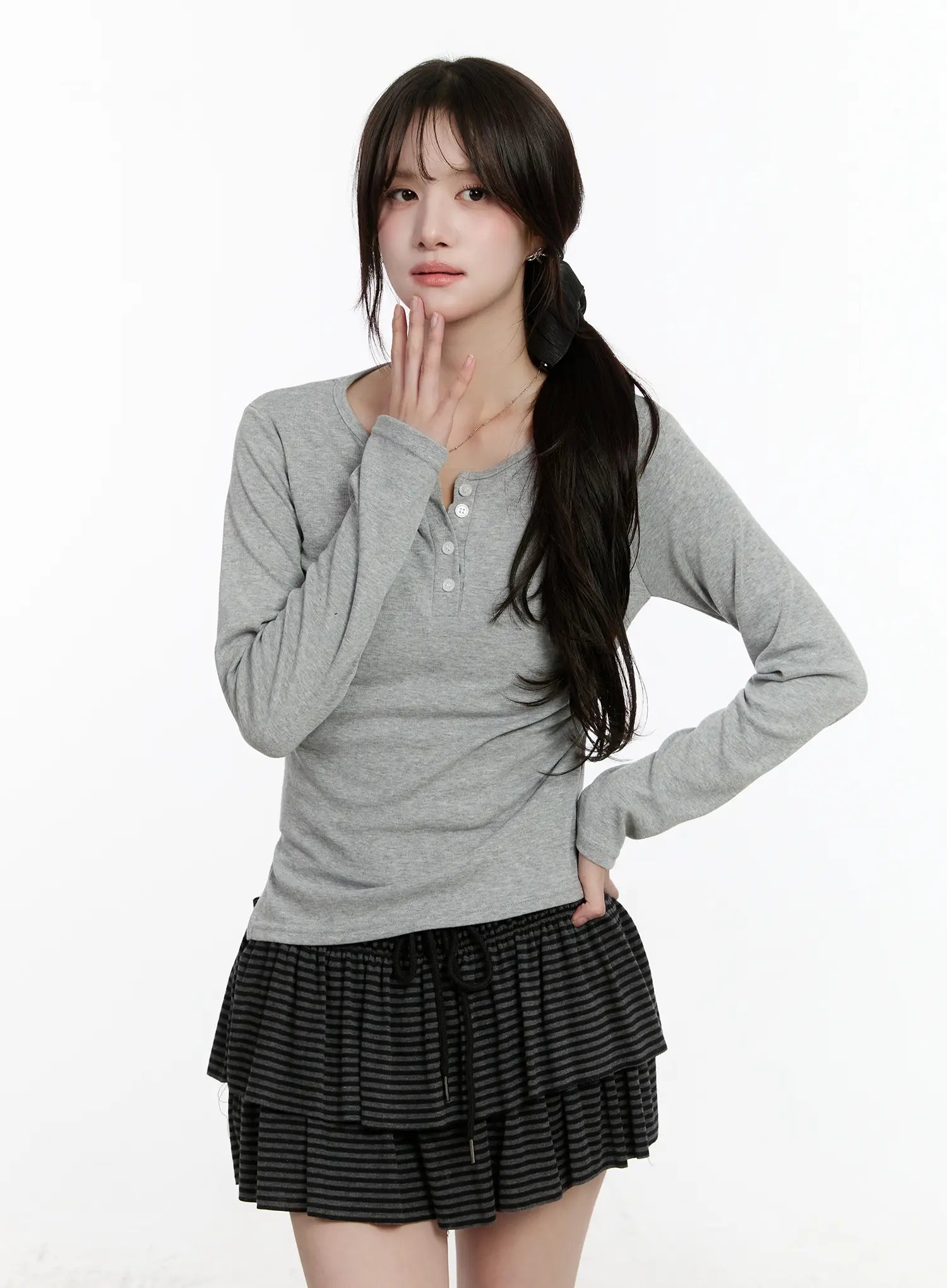 button-accent-long-sleeve-top-cm510 / Gray