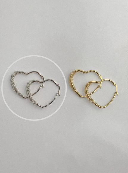 twinkle-heart-earring-ia517 / Silver