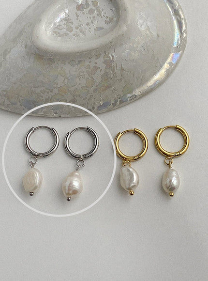 core-faux-pearl-earrings-ia517 / Silver