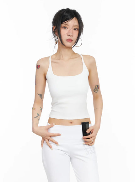 simple-halter-neck-top-cm517 / White