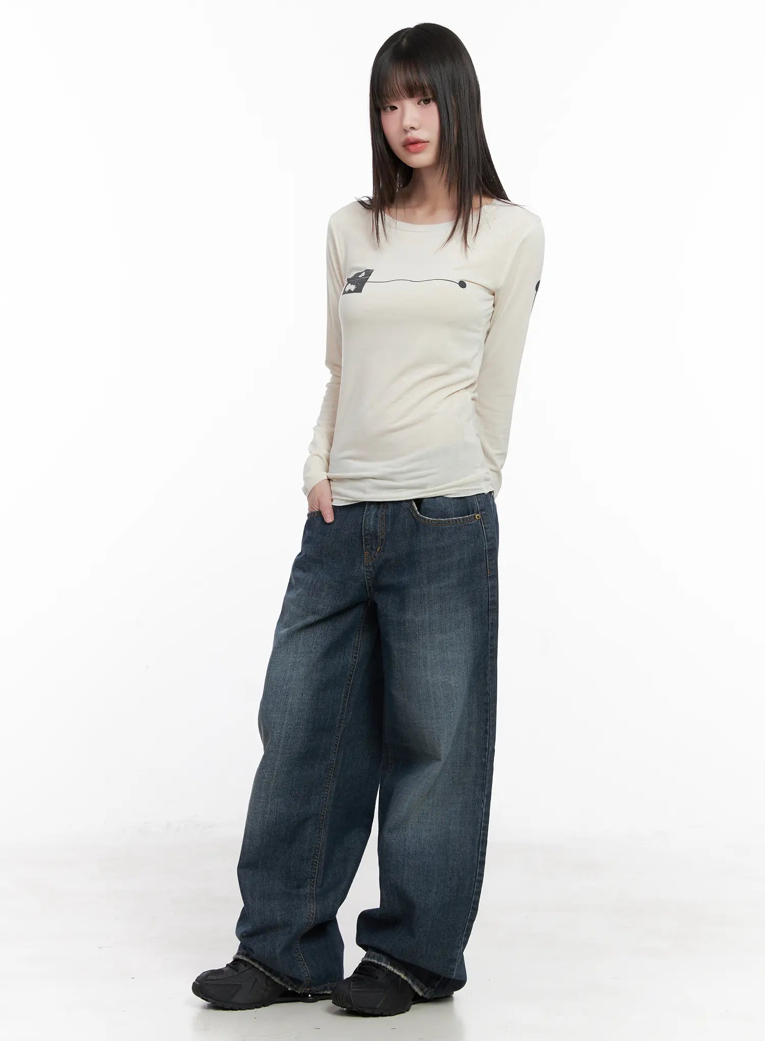 u-neck-graphic-long-sleeve-cn510