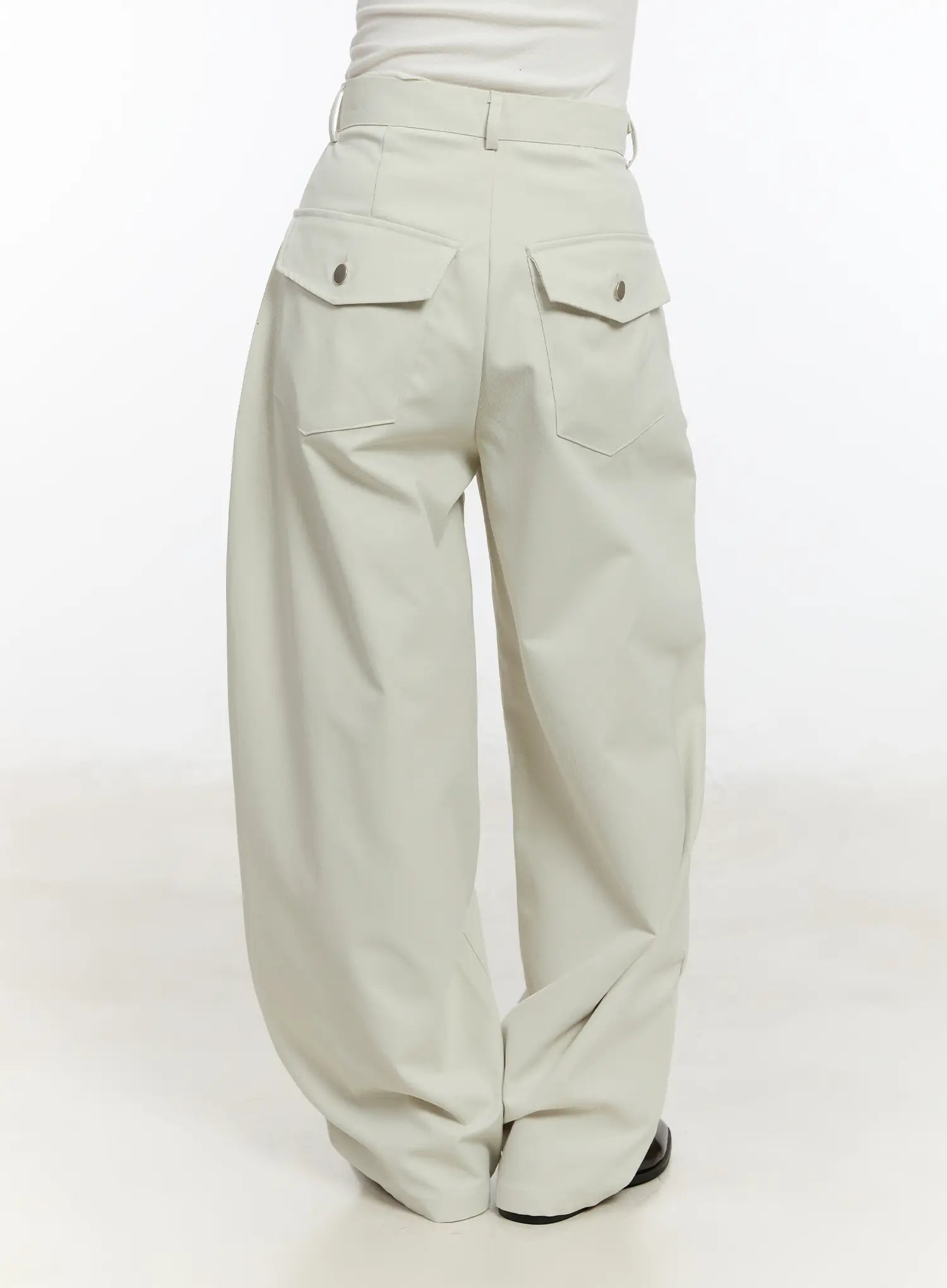 curved-pocket-wide-leg-pants-cm510