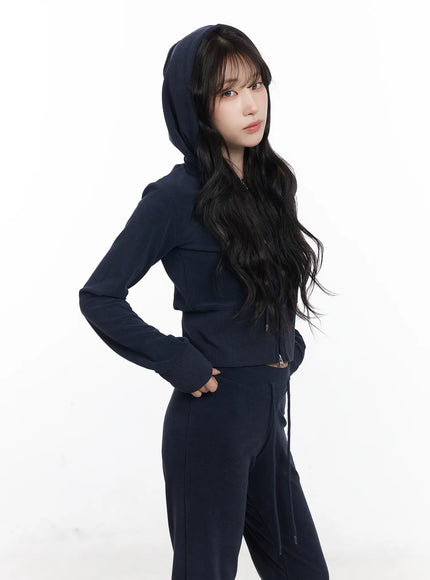 velour-cropped-long-sleeve-graphic-hoodie-cj526