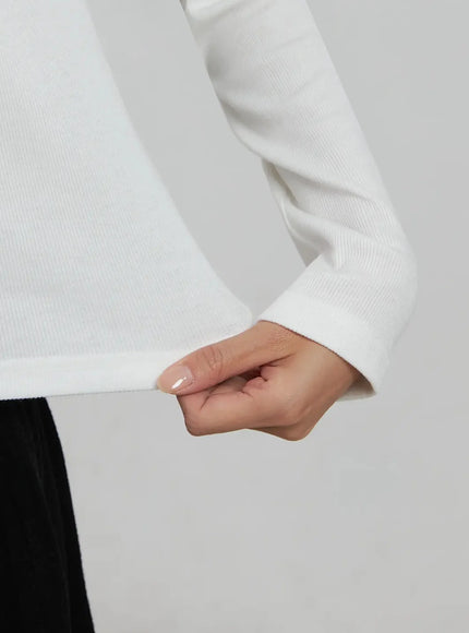 round-ribbed-long-sleeve-top-ij508