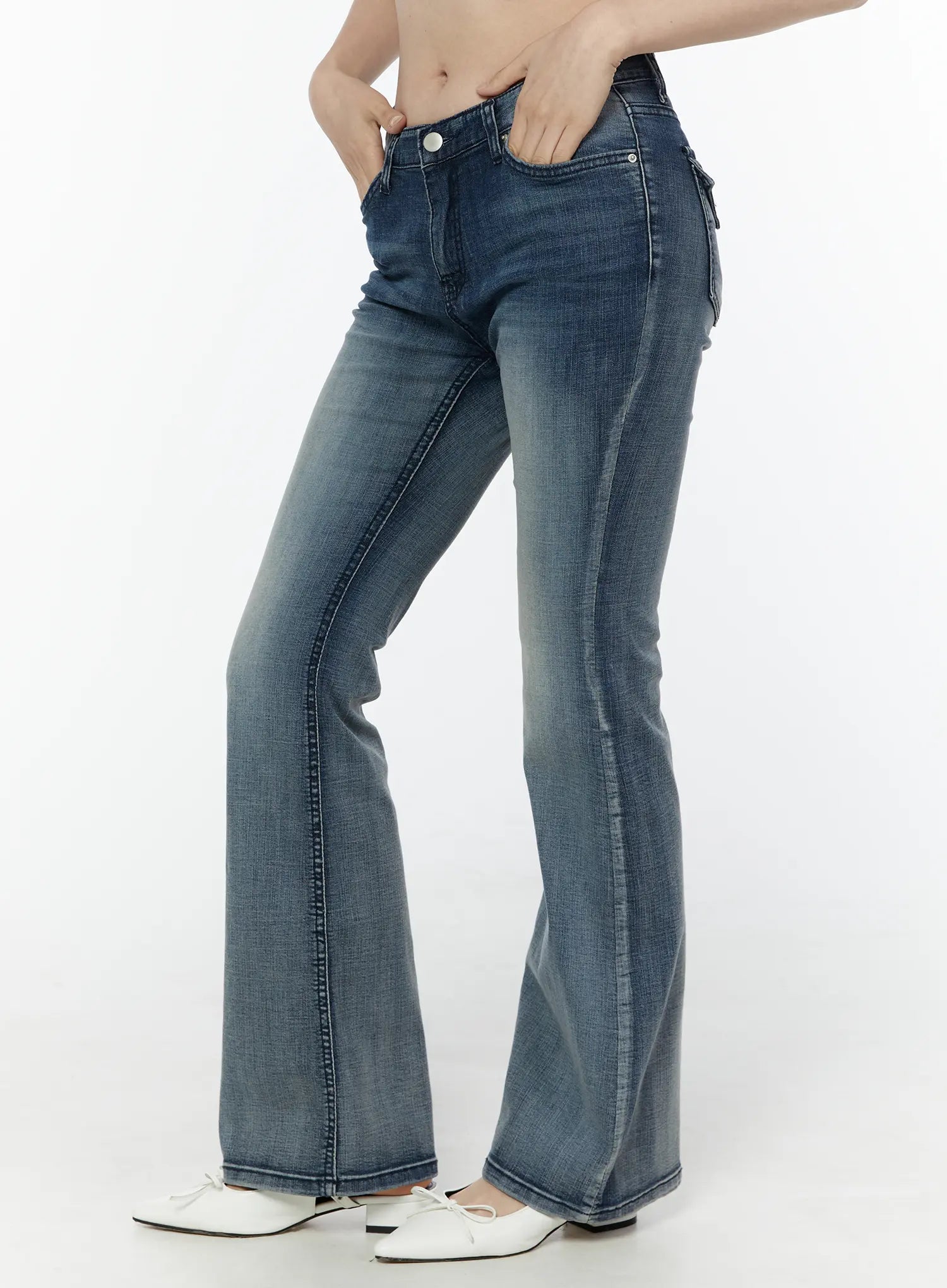 kumi-flared-low-rise-jeans-iu505