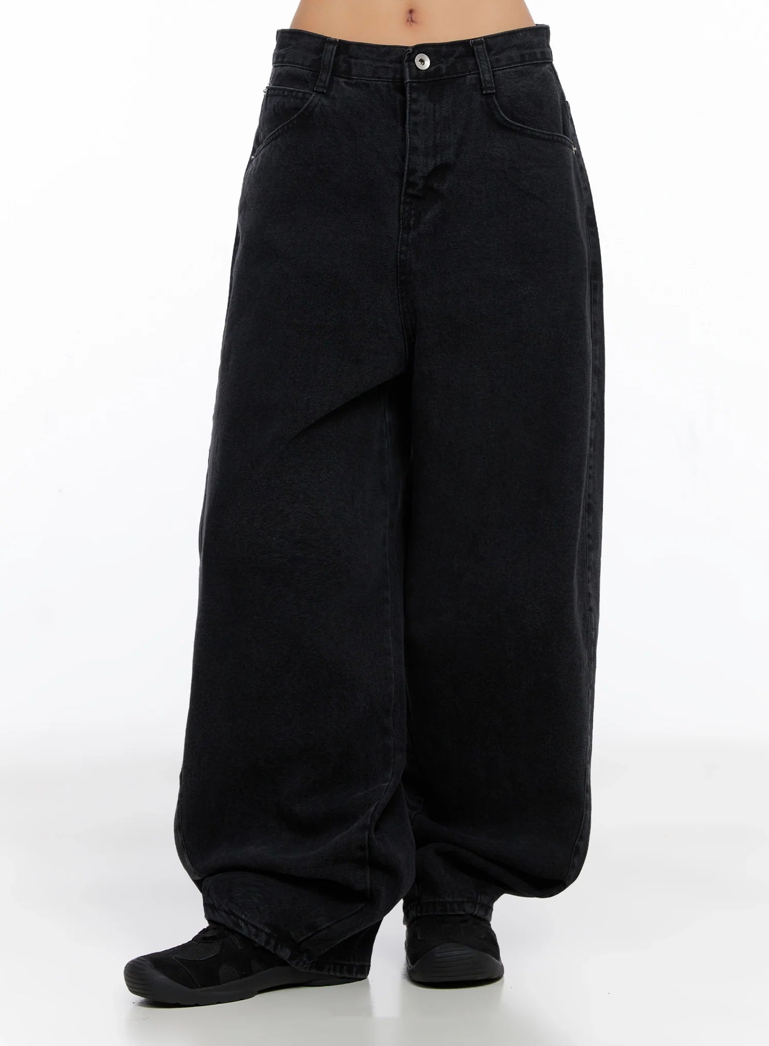 sunwoo-embroidered-wide-leg-jeans-ig528