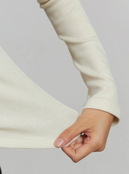 ribbed-knit-long-sleeve-top-ij505
