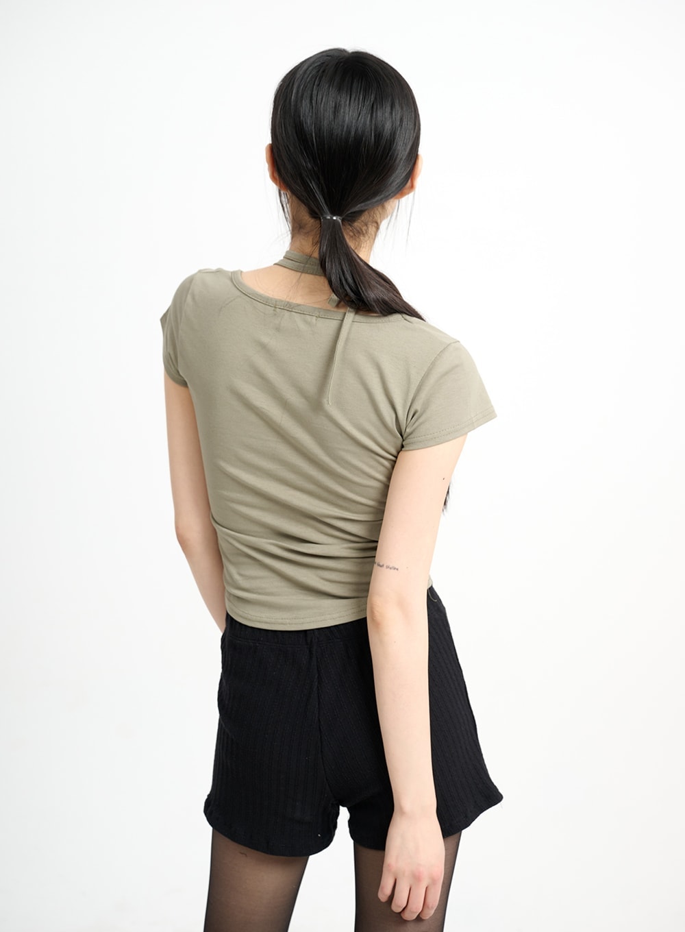 strap-cut-out-cropped-tee-cm415