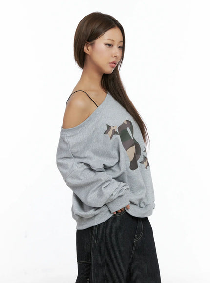 camo-logo-off-shoulder-sweatshirt-cs505