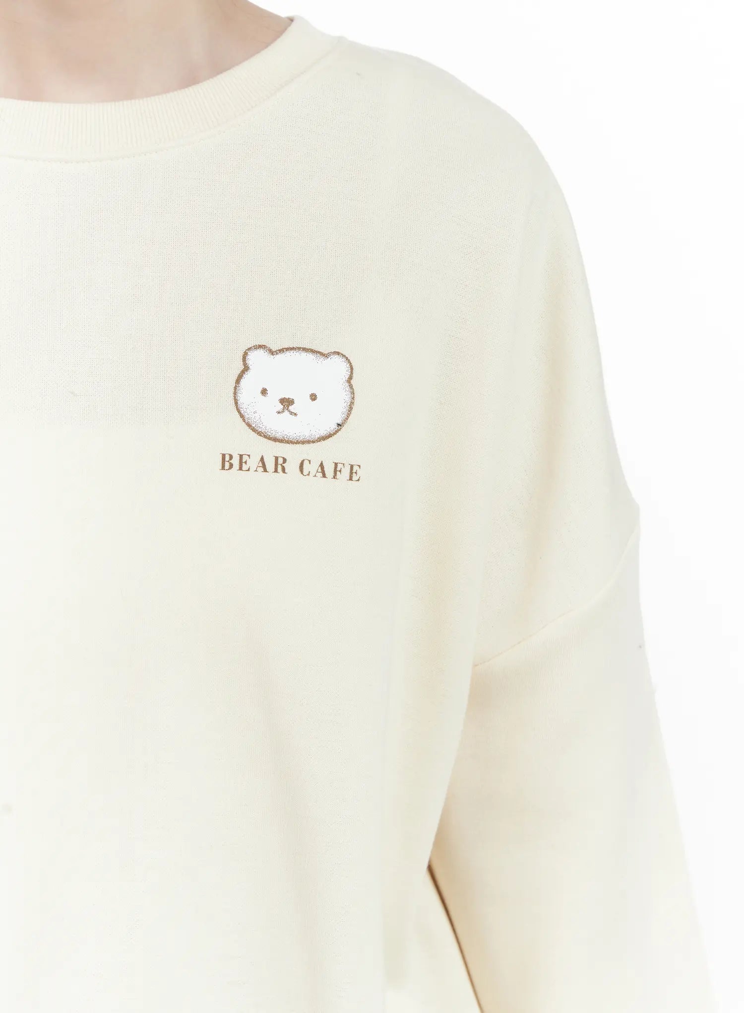 bear-cafe-graphic-sweatshirt-cn527