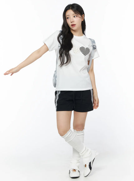 pattern-hearts-graphic-crop-tee-cd805