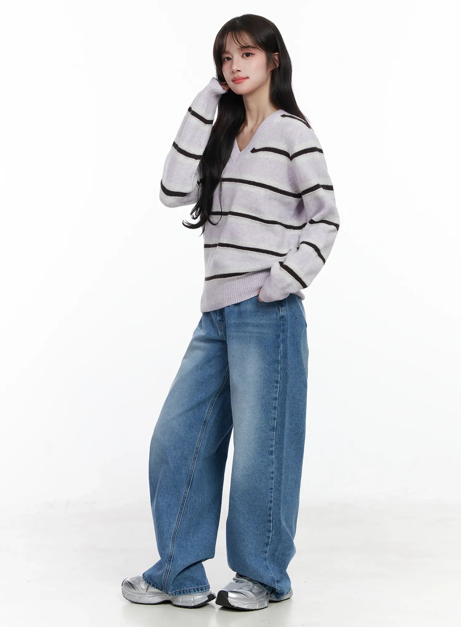 striped-v-neck-knit-sweater-ij529