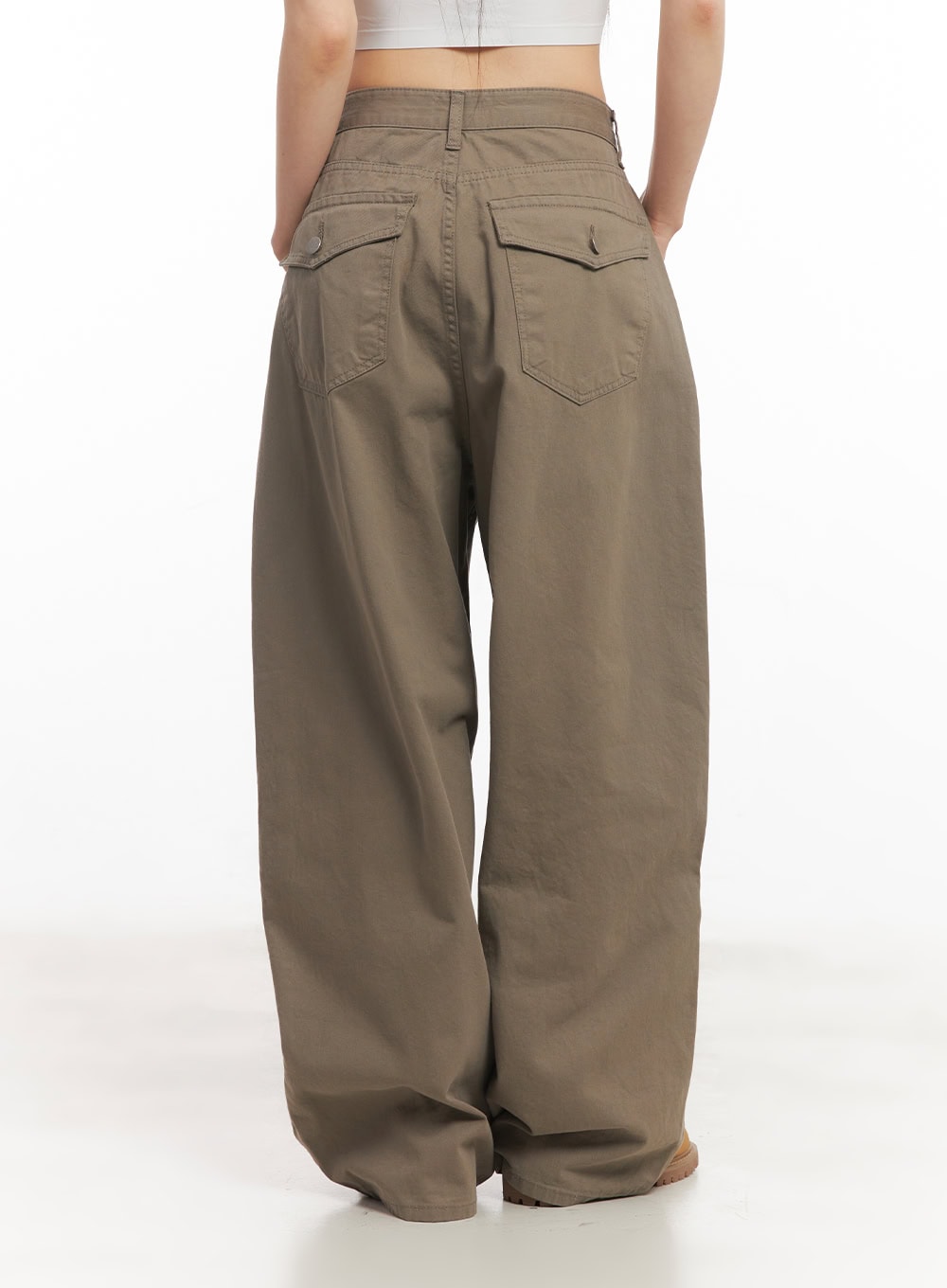 solid-pocketed-wide-fit-trousers-ca523