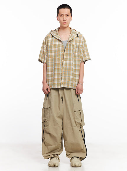 men-s-cargo-balloon-fit-windbreaker-pants-beige-iu512