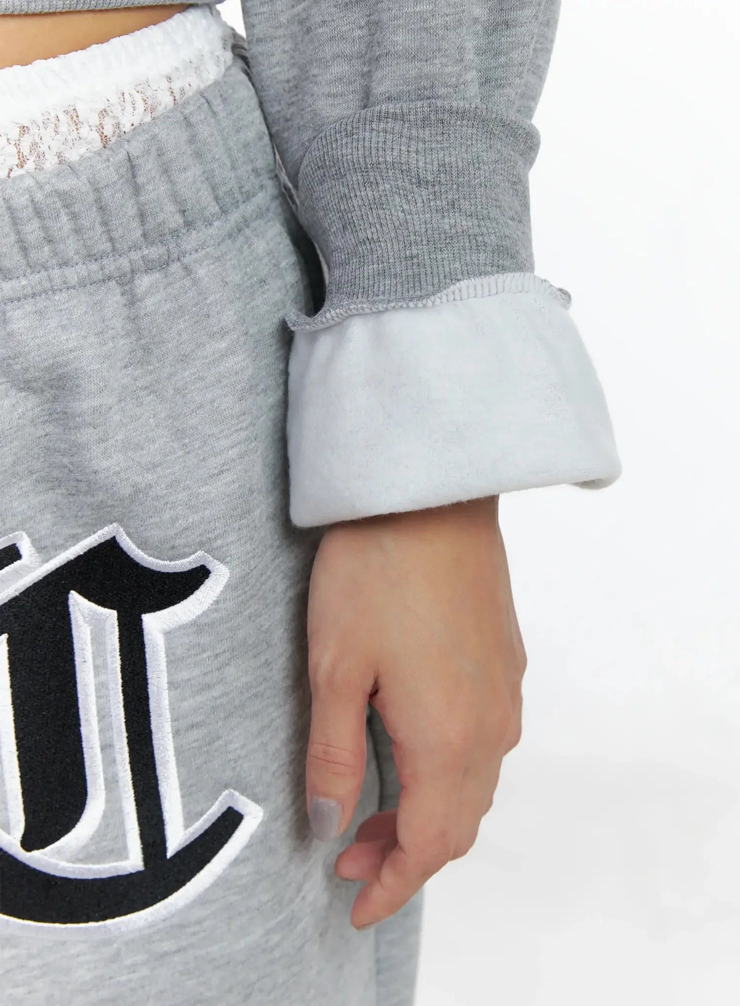 cozy-graphic-thermal-crop-sweatshirt-in528