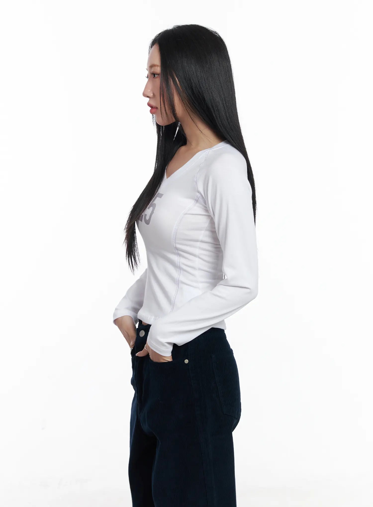 graphic-v-neck-long-sleeve-cj514