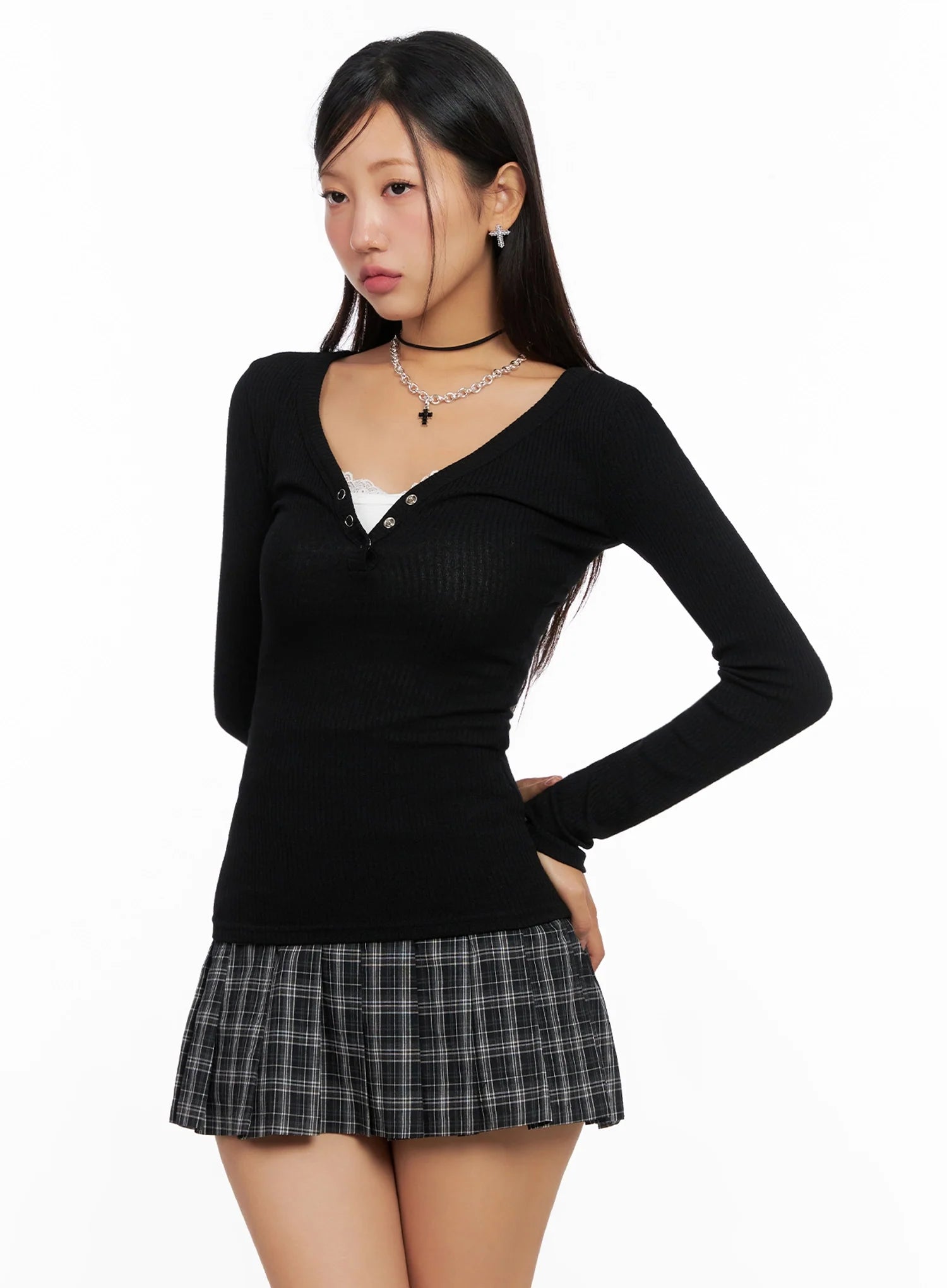 long-sleeve-v-neck-tee-ig527