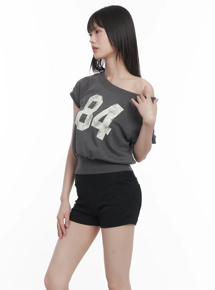 asymmetric-graphic-relaxed-fit-crop-top-cu518