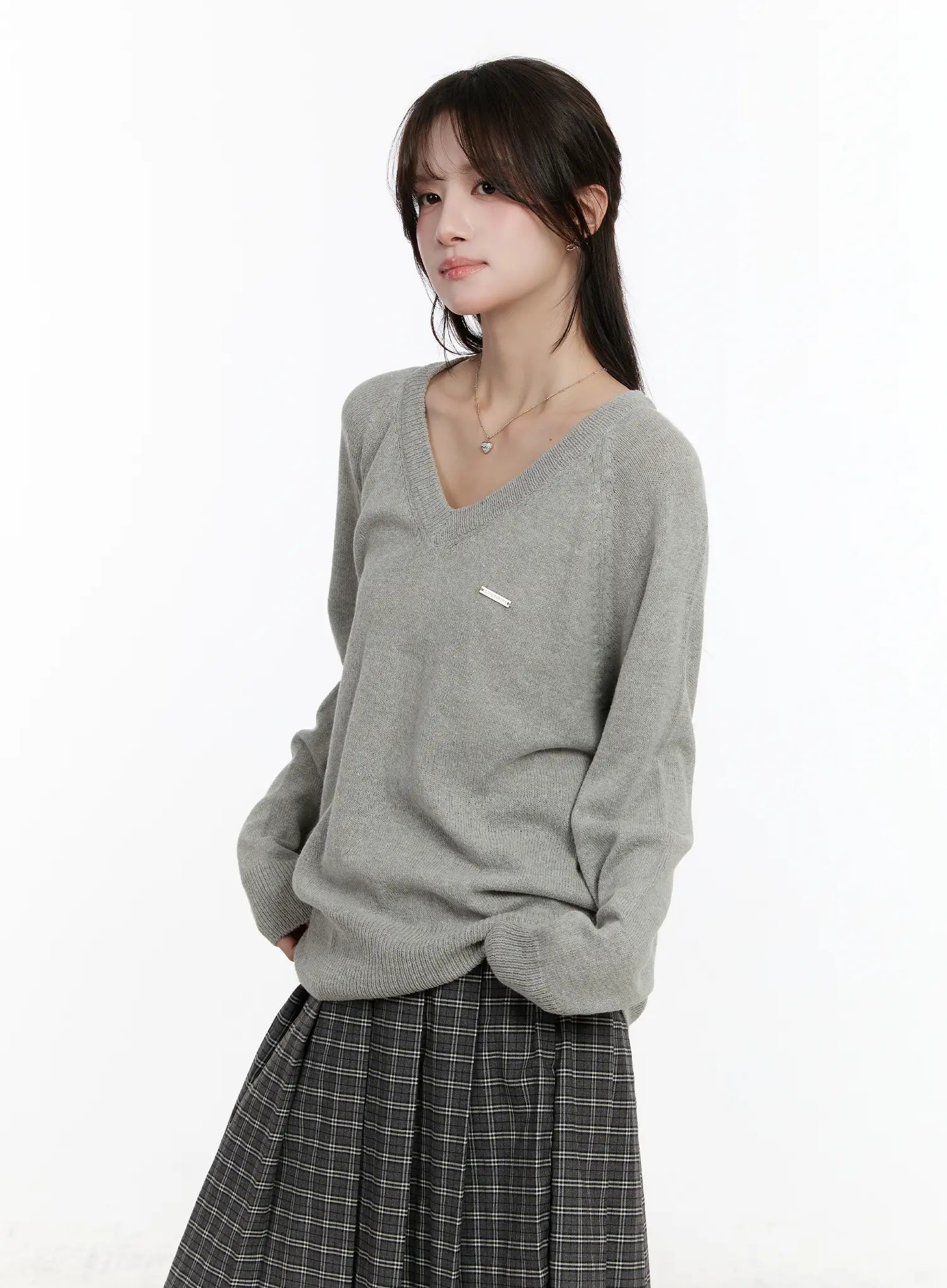 oversized-v-neck-knit-sweater-cm510