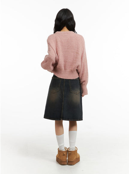 striped-knit-round-neckline-long-sleeve-top-cj409