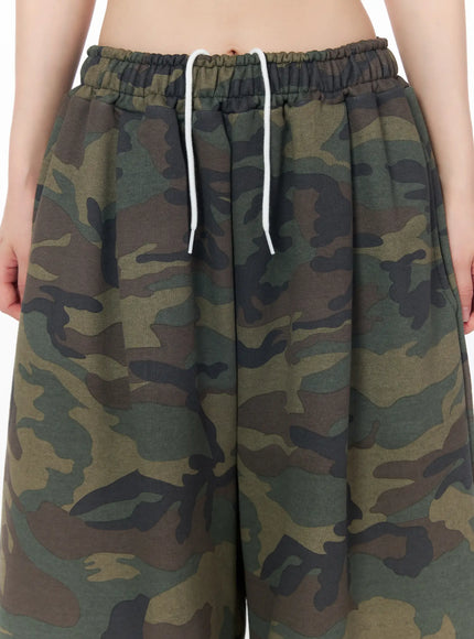 camouflage-patterned-bermuda-shorts-cy508