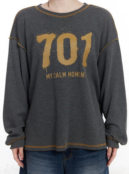 graphic-oversized-textured-long-sleeve-top-cj527