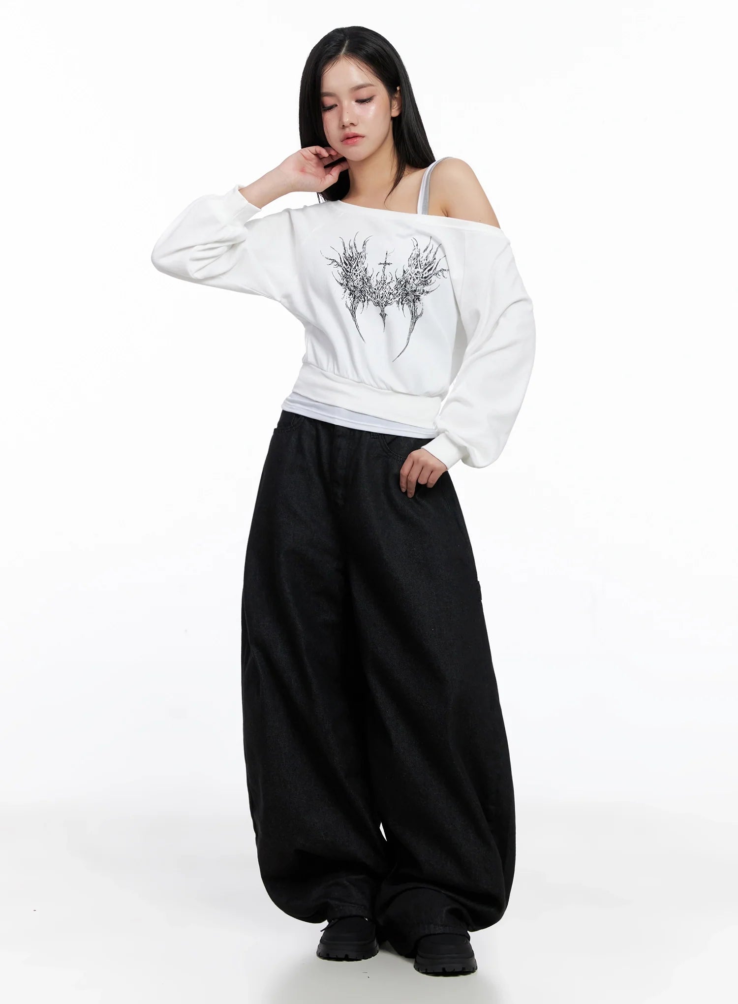 off-shoulder-graphic-sweatshirt-is525