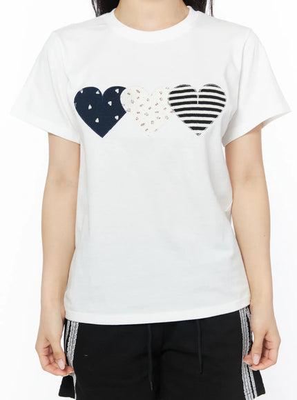 pattern-hearts-graphic-crop-tee-cd805
