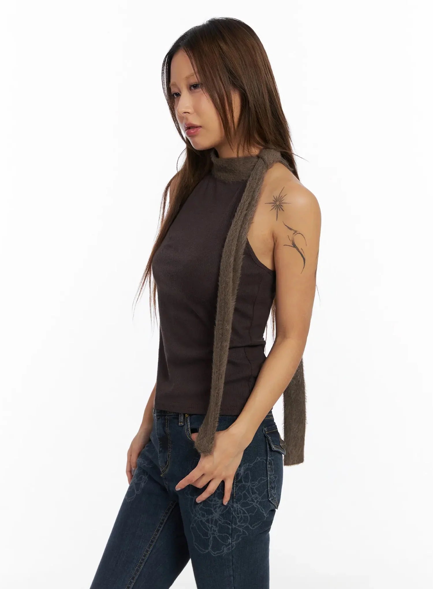 contrast-halter-top-in528