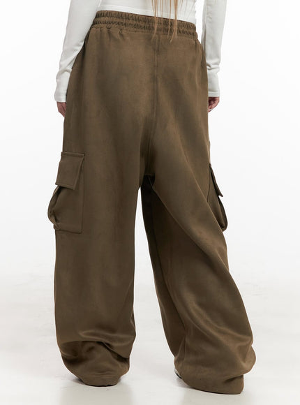 suede-wide-fit-cargo-sweatpants-cj507