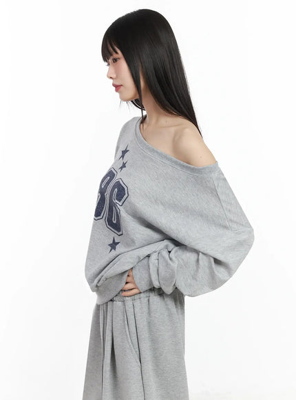 86 Sporty Off-Shoulder Sweatshirt IM530
