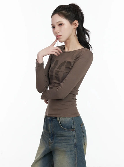 retro-style-graphic-long-sleeve-top-if502