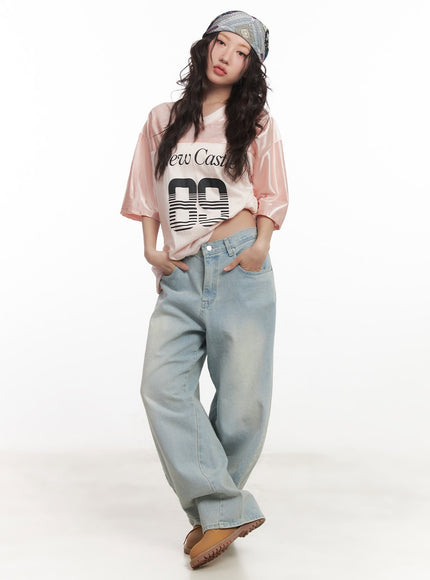 graphic-v-neck-oversized-tee-ca518