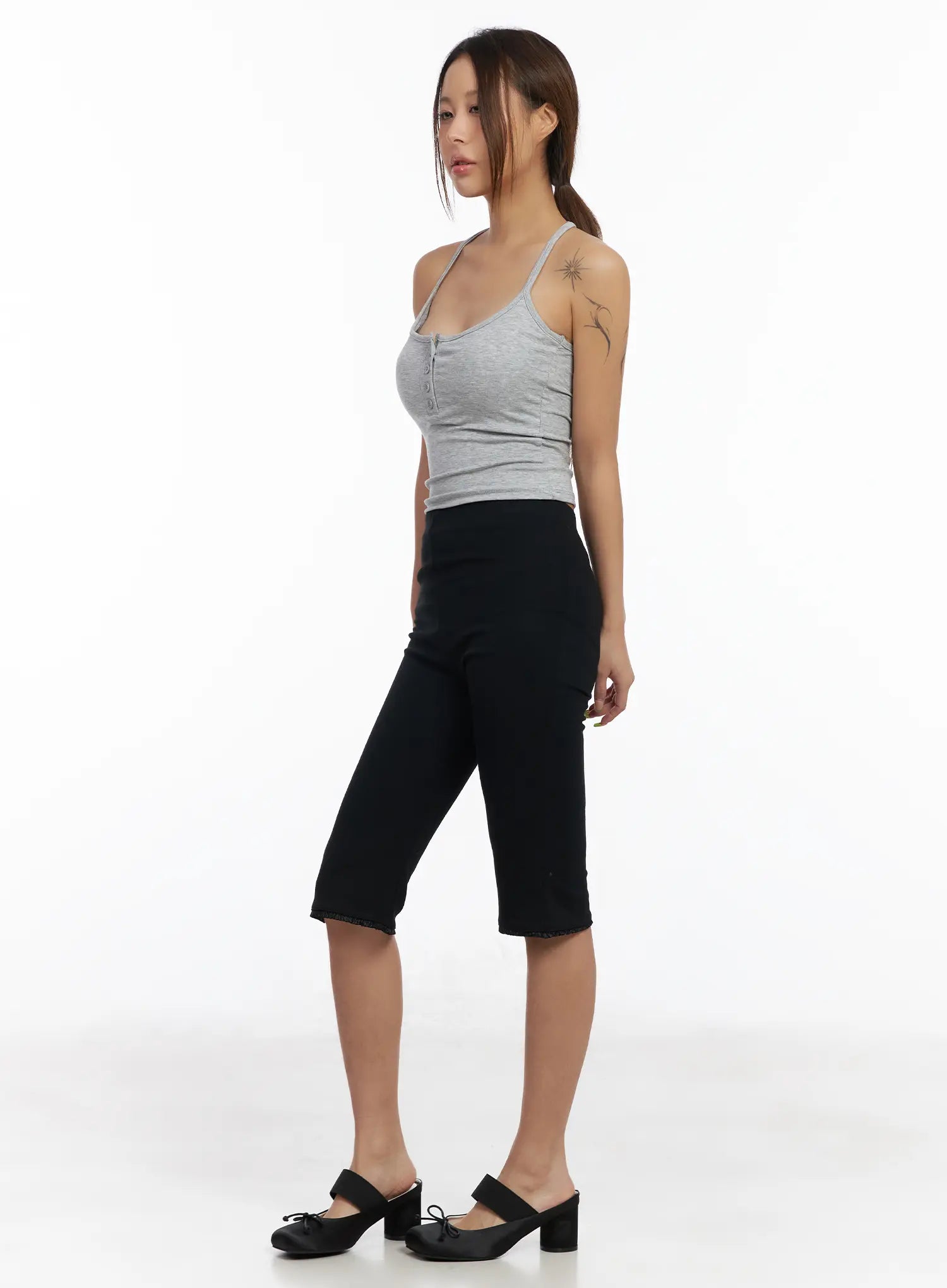 buttoned-crop-sleeveless-top-cm525