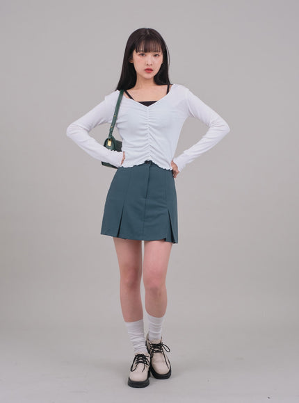 Kurz geschnittenes Langarm-Top mit Raffung vorne C2701