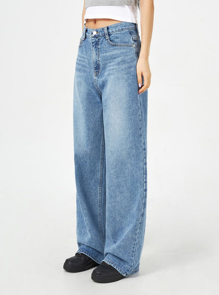 Mid-Wash Bootcut Jeans CM323